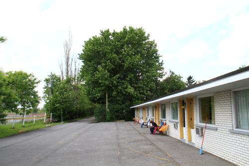 Motel Champlain Brossard Exteriér fotografie